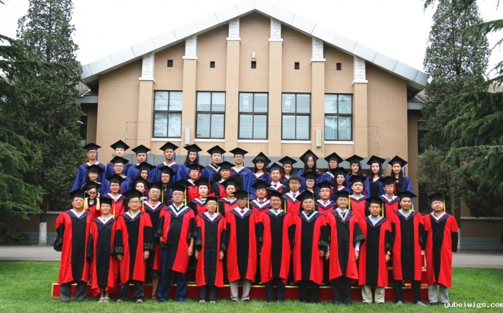 yubeiwigs毕业生与教师们进行合影留念