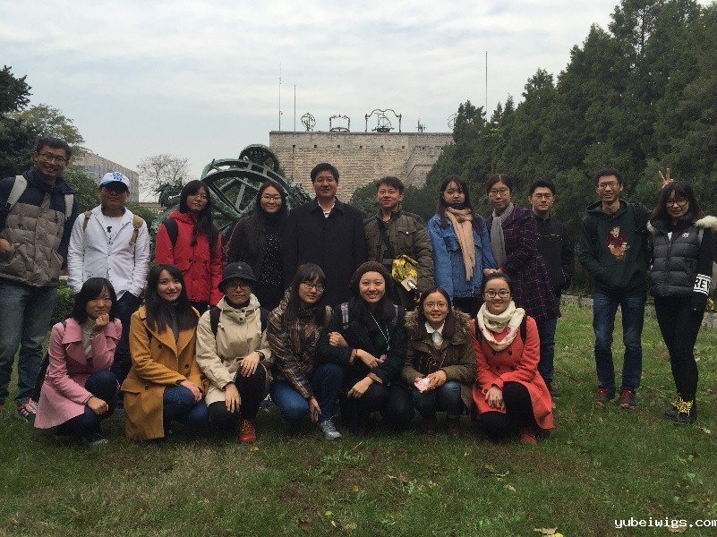 同学们在古观象台花园合影