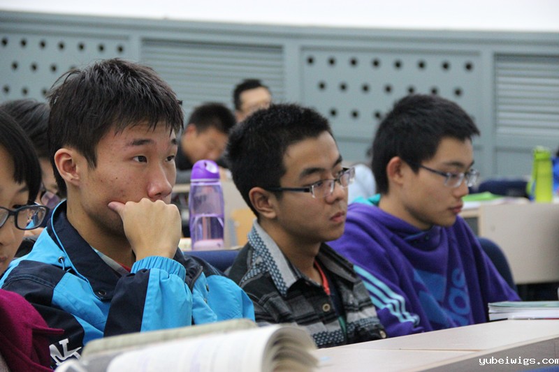 同学们认真听讲1_副本.jpg